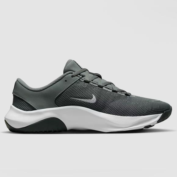 NEW Mens Nike Legend Essential 3 Sneakers 11 - Picture 7 of 9